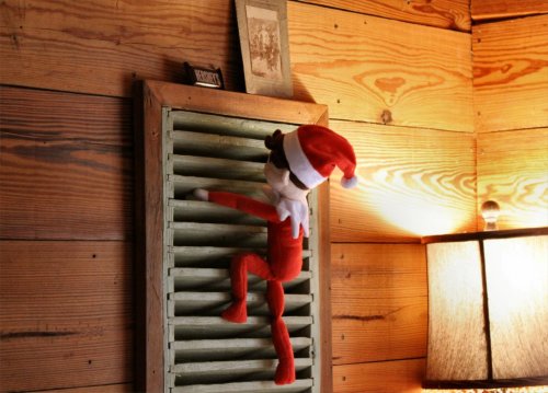 LeakeyTX - Elf Climbing for Candy