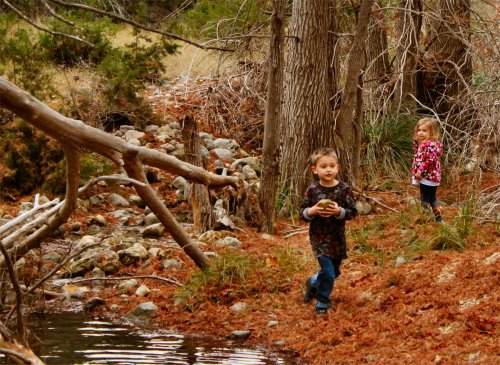 LeakeyTX - Kids at the Creek