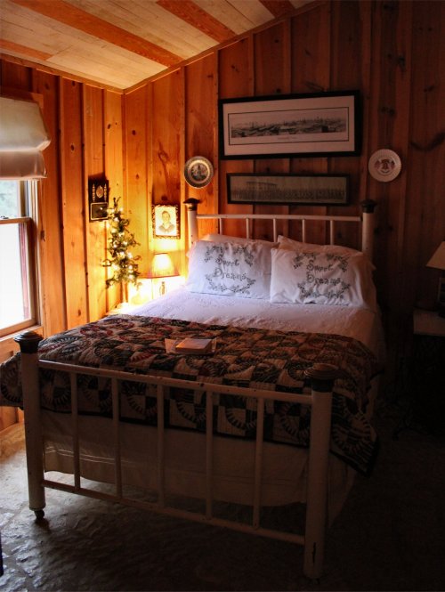 LeakeyTX - Second Bedroom