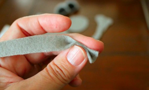 Felt Mouse Tutorial - Fold Tail in Half & Start Stitching at Base