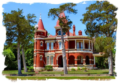 Gonzales - Gorgeous Old Home